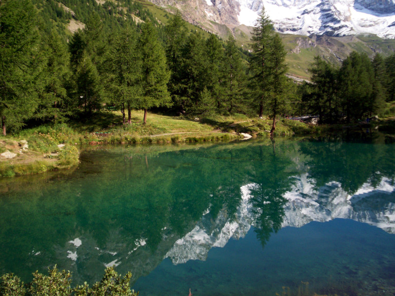 La montagna ed il lago pi belli del mondo